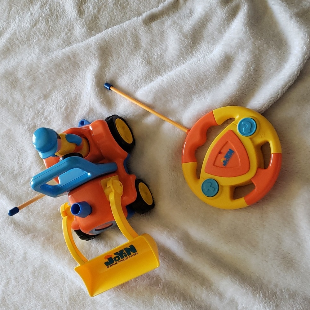 Joyin Childs Remote Control Tractor - Picture 3 of 3